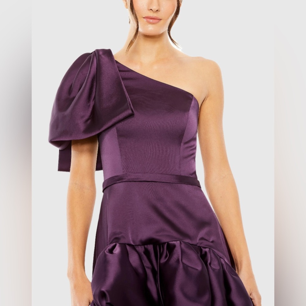 MAC DUGGAL
High Low Gown with Statement Bow - Picture 13 of 13